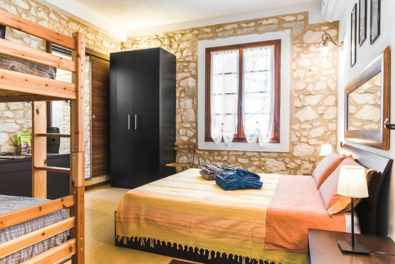 לינה וארוחת בוקר סונה Relais Des Roches מראה חיצוני תמונה
